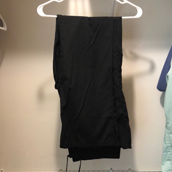 Scrubs - Picture 2 of 2